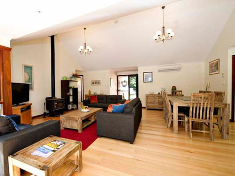 Ashleigh - In Town - Margaret River - Sunshine Coast Guide 1