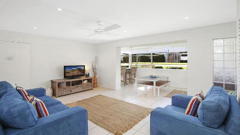Ashwood 100 Meters To Beach, Shops, Cafes Accom Holidays - Sunshine Coast Guide 3