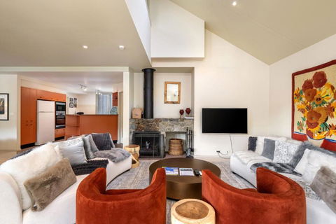 Aspect 5 Chalet A Stones Throw From All Thredbo Has To Offer - Sunshine Coast Guide 1