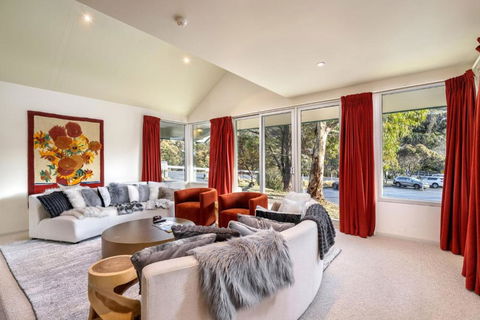 Aspect 5 Chalet A Stones Throw From All Thredbo Has To Offer - Sunshine Coast Guide 2