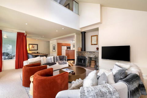 Aspect 5 Chalet A Stones Throw From All Thredbo Has To Offer - Sunshine Coast Guide 3
