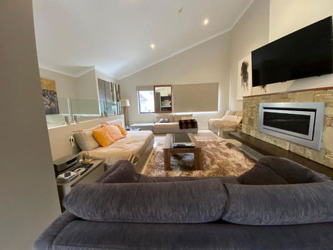 Aspen Creek 5 - Thredbo - Sunshine Coast Guide 2