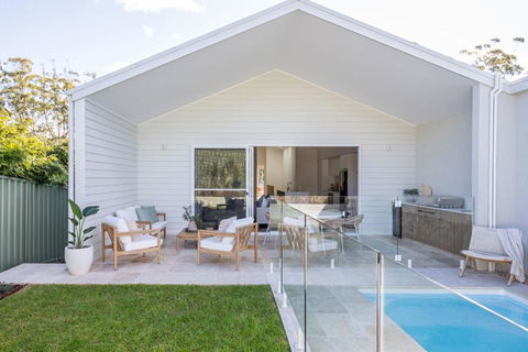 Aster - Sunshine Coast Guide 0