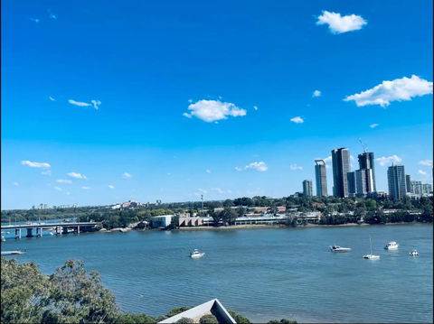 Astonishing Waterview Condo With Pool, Parking - Sunshine Coast Guide 2