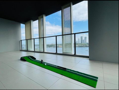 Astonishing Waterview Condo With Pool, Parking - Sunshine Coast Guide 1