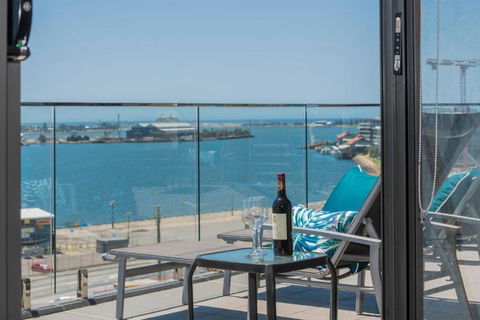 Astra Apartments Newcastle - Sunshine Coast Guide 4