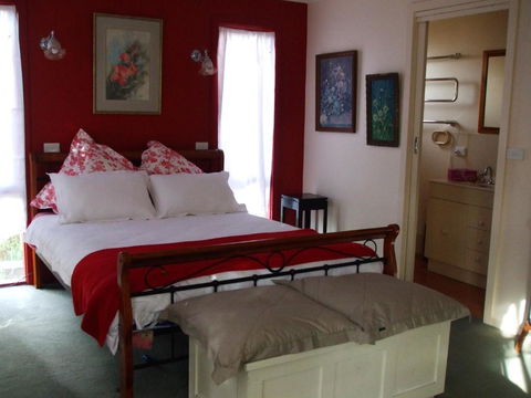 At The Gallery - Sunshine Coast Guide 0
