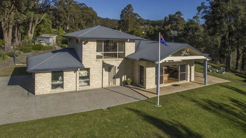 Atlantis On Lake Conjola - Sunshine Coast Guide 1