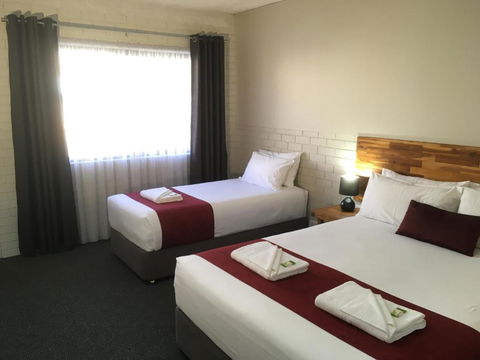 Atlas Motel - Sunshine Coast Guide 3