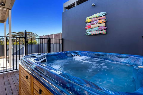 Aura 10 Shoal Bay - Sunshine Coast Guide 2