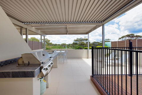 Aura 10 Shoal Bay - Sunshine Coast Guide 3