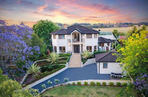 Aussie Escape Poolside Comfort And Relaxation - Sunshine Coast Guide 0