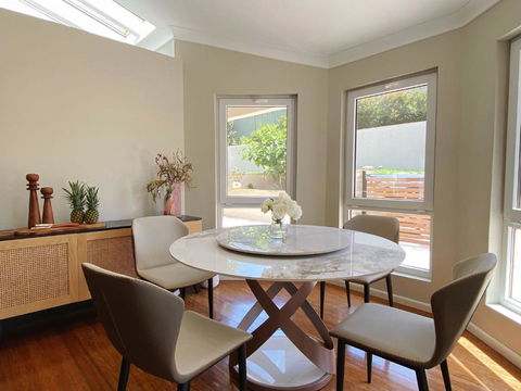 Aussie Escape Poolside Comfort And Relaxation - Sunshine Coast Guide 4