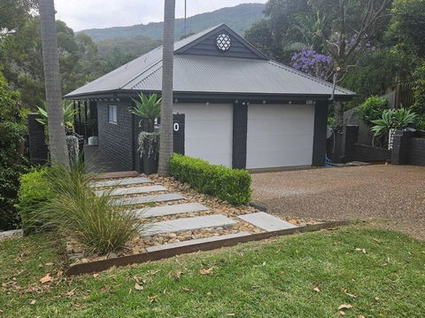 Austinmer Coastal Retreat - Sunshine Coast Guide 0