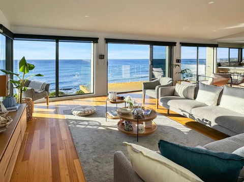 Ava - Luxe Oceanfront Beach House - Sunshine Coast Guide 0
