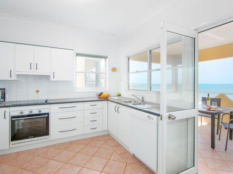 Avalon 2 - Sunshine Coast Guide 2