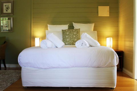 Avalon Private Spa Villa With Beautiful Tree Views - Sunshine Coast Guide 4