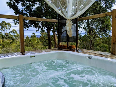 Avalon Private Spa Villa With Beautiful Tree Views - Sunshine Coast Guide 2