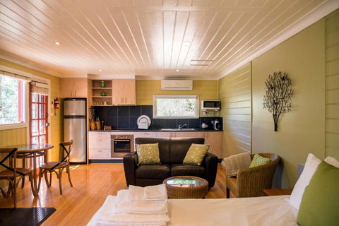 Avalon Private Spa Villa With Beautiful Tree Views - Sunshine Coast Guide 3