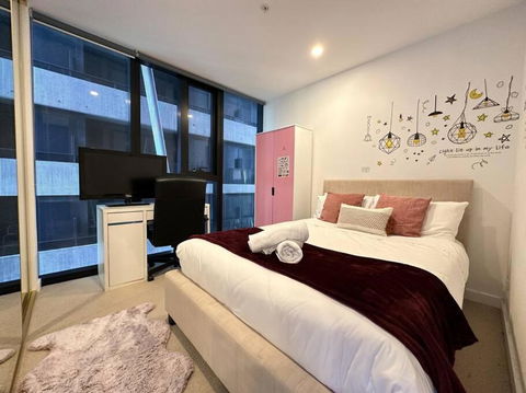 Avant CBD Cozy & Spacious 2BR Residences - Sunshine Coast Guide 0