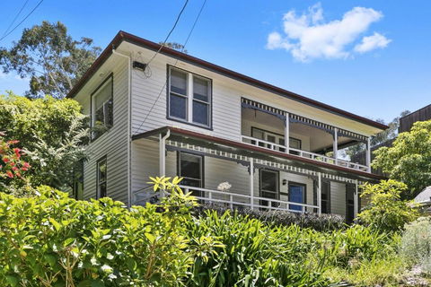 Avirgonia - Sunshine Coast Guide 0