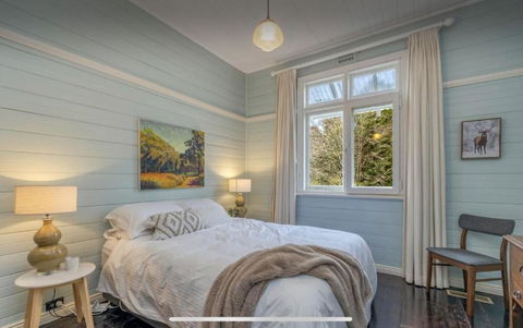 Avondale Mountain Cottage - Sunshine Coast Guide 1