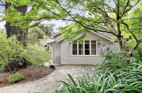 Avondale Mountain Cottage - Sunshine Coast Guide 2