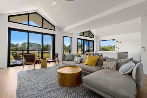 Awakening Broadbeach - Wifi, Linen - Sunshine Coast Guide 0