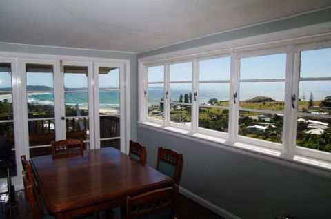 Awesome View, 4 View Street - Sunshine Coast Guide 2