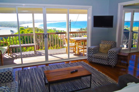 Awesome View, 4 View Street - Sunshine Coast Guide 0