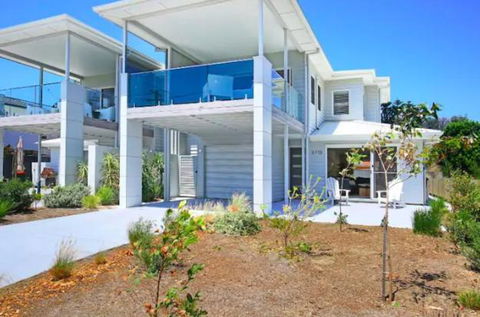 Ayada Villa - Pet Friendly - 1 Min To Beach - Sunshine Coast Guide 0