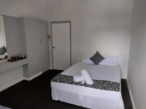 Ayr Hotel - Sunshine Coast Guide 4