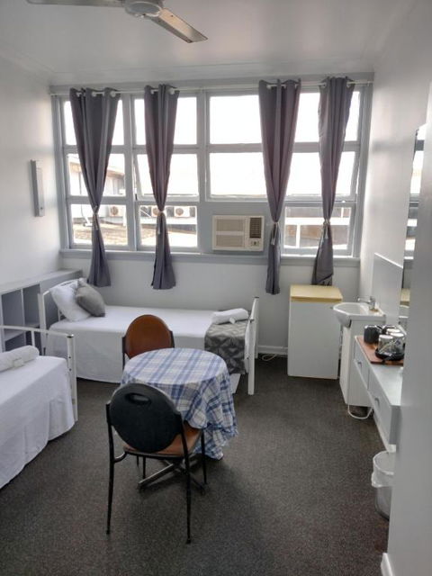 Ayr Hotel - Sunshine Coast Guide 3