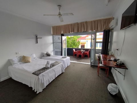 Ayr Hotel - Sunshine Coast Guide 1