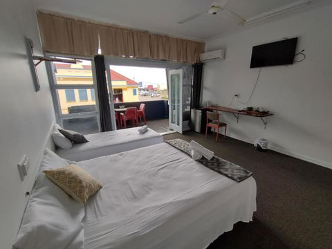 Ayr Hotel - Sunshine Coast Guide 2
