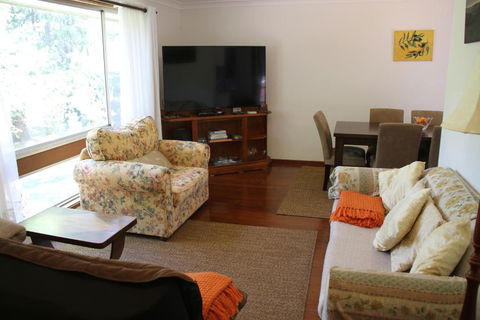 Azalea Cottage, Leura NSW Australia - Sunshine Coast Guide 1