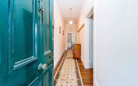 Azile 1875 Heritage Victorian Duplex - Sunshine Coast Guide 0