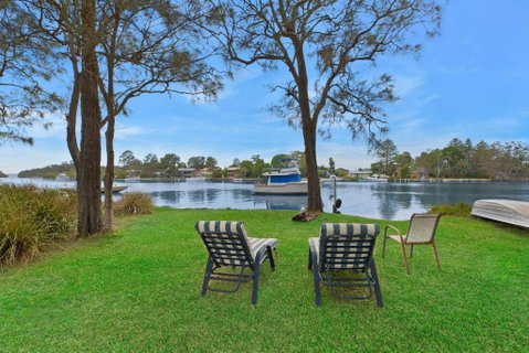 Aqua Adventures Retreat. Waterfront Playground - Sunshine Coast Guide 0