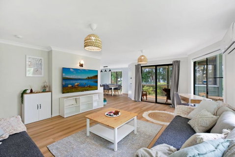 Aqua Adventures Retreat. Waterfront Playground - Sunshine Coast Guide 4