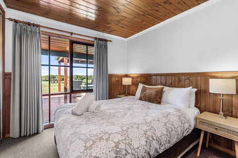 Apollo Bay Cottages- Hopetoun - Sunshine Coast Guide 2
