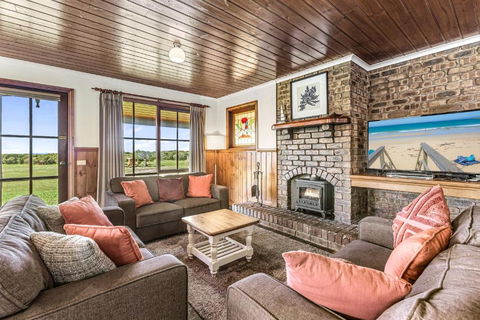 Apollo Bay Cottages- Hopetoun - Sunshine Coast Guide 0