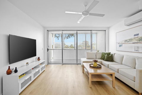 Azure River Side Townhouse - Sunshine Coast Guide 2