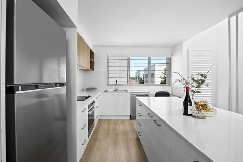 Azure River Side Townhouse - Sunshine Coast Guide 0