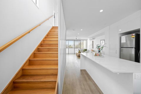 Azure River Side Townhouse - Sunshine Coast Guide 3