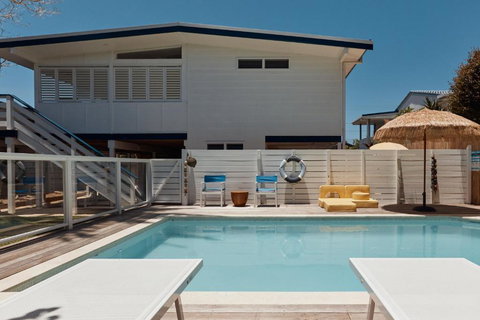 BAY PROPERTIES . The Sailors Bungalow - Sunshine Coast Guide 2