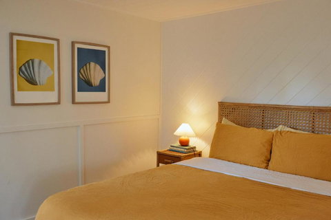 BAY PROPERTIES . The Sailors Bungalow - Sunshine Coast Guide 3