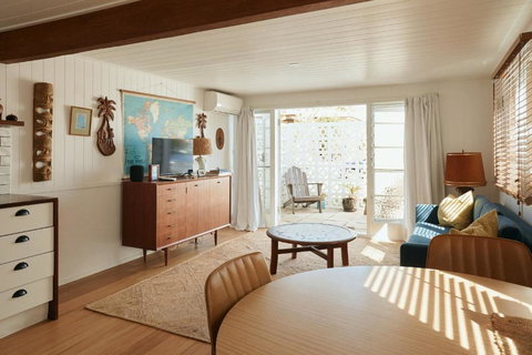 BAY PROPERTIES . The Sailors Bungalow - Sunshine Coast Guide 0