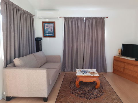 Bee-Haven Cottage - Sunshine Coast Guide 6