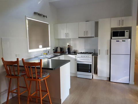 Bee-Haven Cottage - Sunshine Coast Guide 2