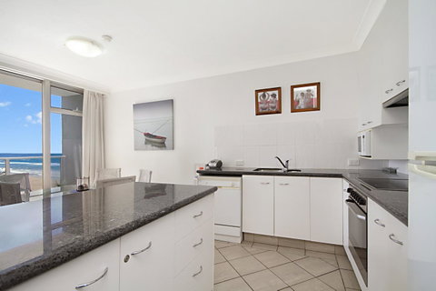 Hibiscus On The Beach - Sunshine Coast Guide 34